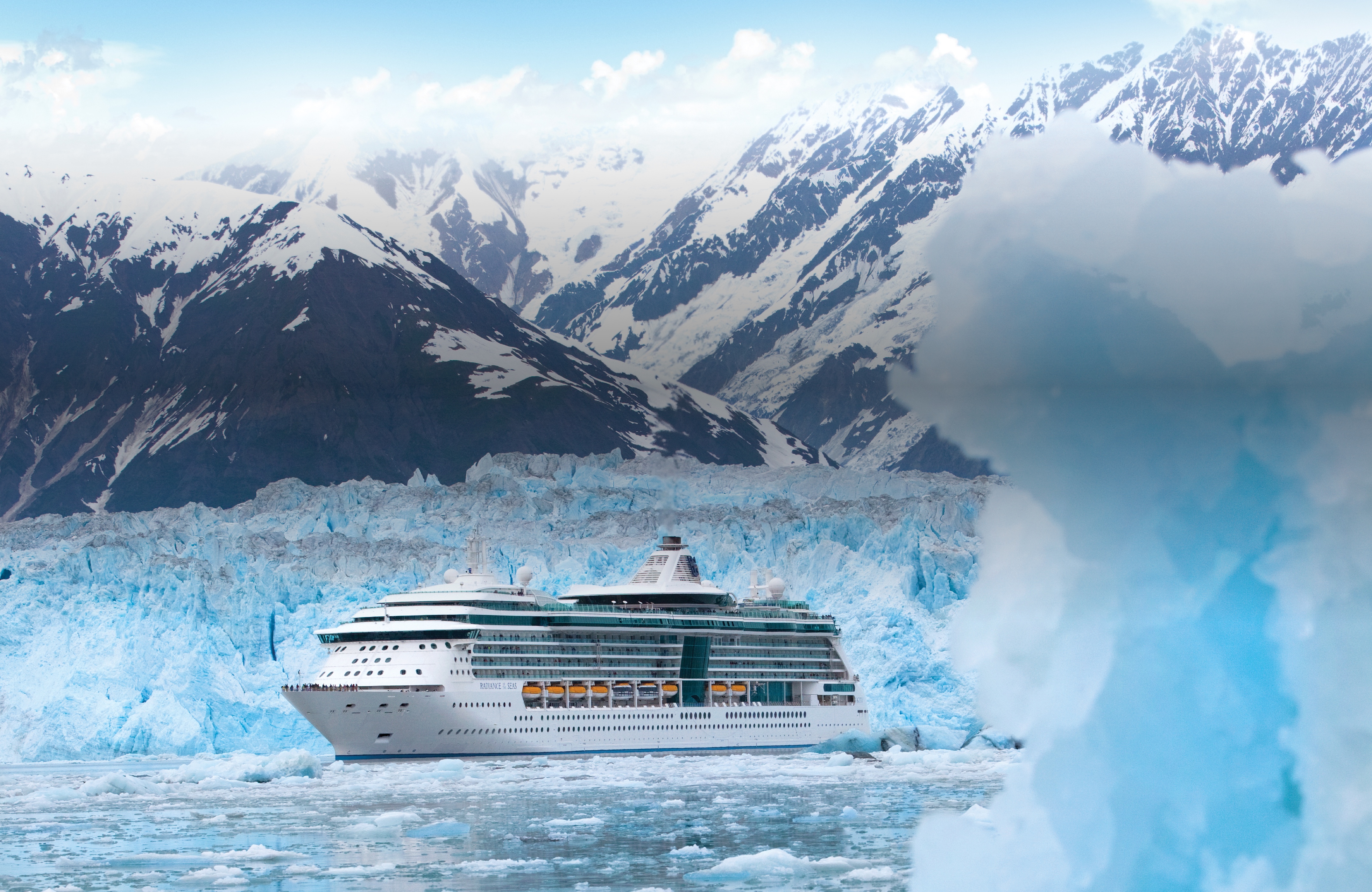 El Radiance of the Seas entre los glaciares de Alaska